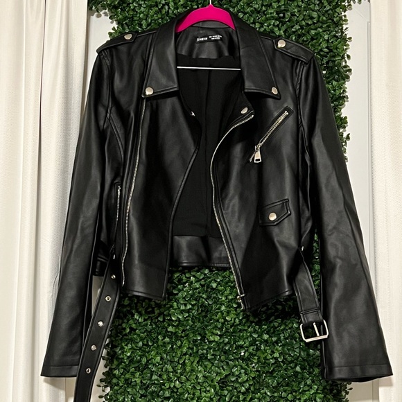 Black Belted Leather Jacket (L) - Picture 3 of 4